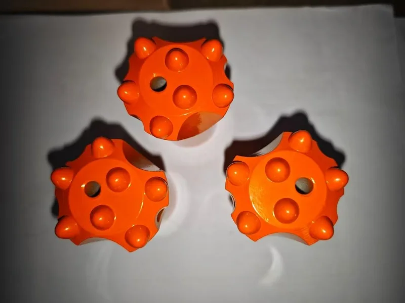 R28 Botón roscado Bit-7